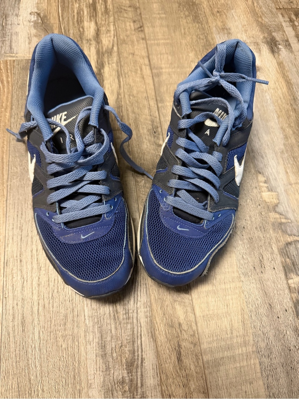 Nike Men's Blue and Gray Athletic Sneakers